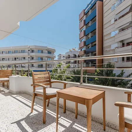 Earth Tones Beachside Lejlighed Larnaca